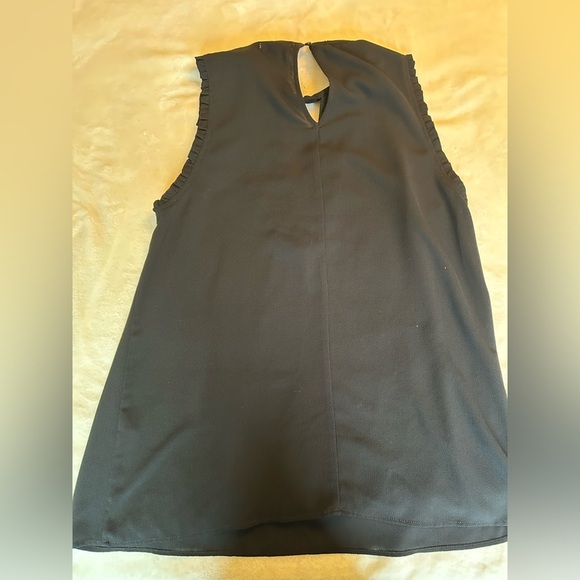 Faith and Joy Black Keyhole Top - Picture 4 of 4